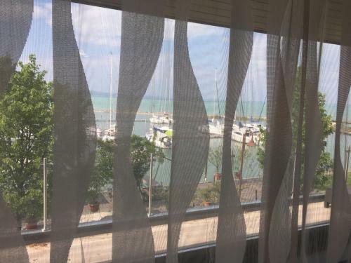 Hostal Calypso Lakeside Rooms & Lux Apartments