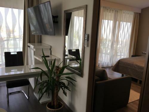 Hostal Calypso Lakeside Rooms & Lux Apartments
