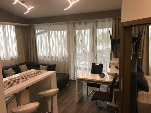 Hostal Calypso Lakeside Rooms & Lux Apartments
