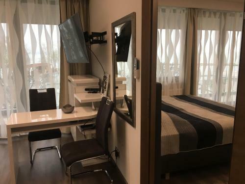 Hostal Calypso Lakeside Rooms & Lux Apartments