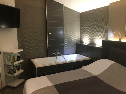 Hostal Calypso Lakeside Rooms & Lux Apartments