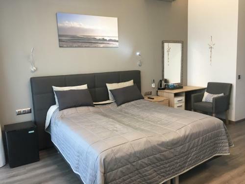 Hostal Calypso Lakeside Rooms & Lux Apartments