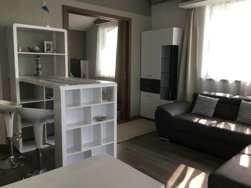 Hostal Calypso Lakeside Rooms & Lux Apartments