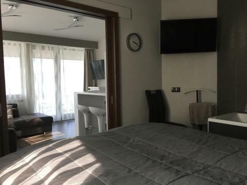 Hostal Calypso Lakeside Rooms & Lux Apartments