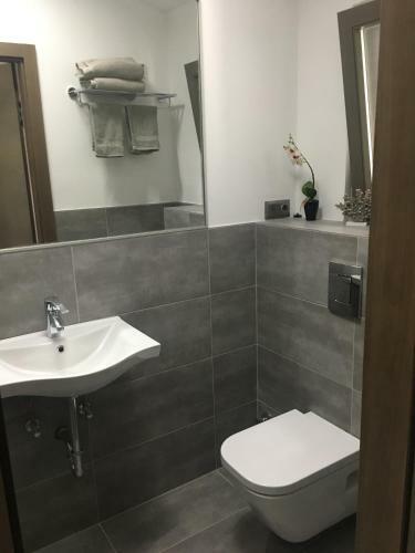 Hostal Calypso Lakeside Rooms & Lux Apartments