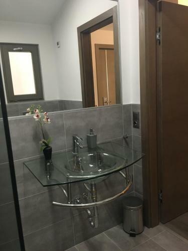 Hostal Calypso Lakeside Rooms & Lux Apartments