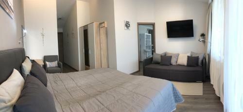 Hostal Calypso Lakeside Rooms & Lux Apartments