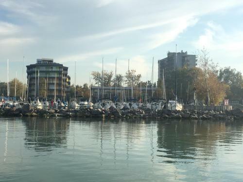 Hostal Calypso Lakeside Rooms & Lux Apartments