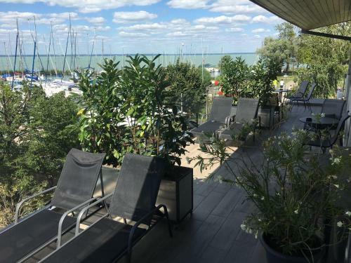 Hostal Calypso Lakeside Rooms & Lux Apartments