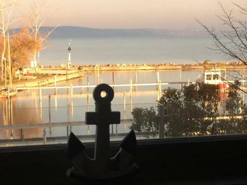 Hostal Calypso Lakeside Rooms & Lux Apartments
