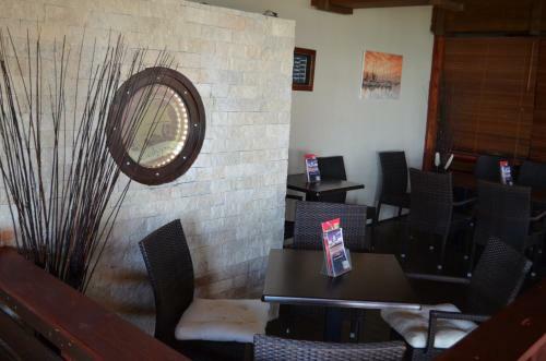 Hostal Calypso Lakeside Rooms & Lux Apartments