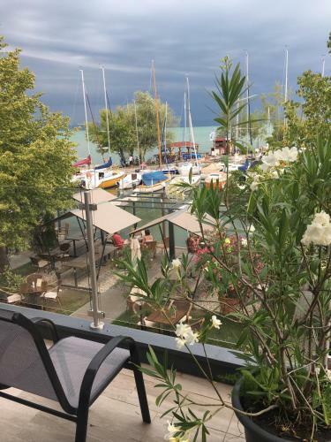 Hostal Calypso Lakeside Rooms & Lux Apartments