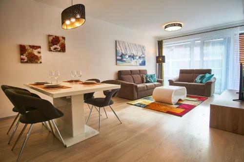 Az�r Apartments - Hostaid