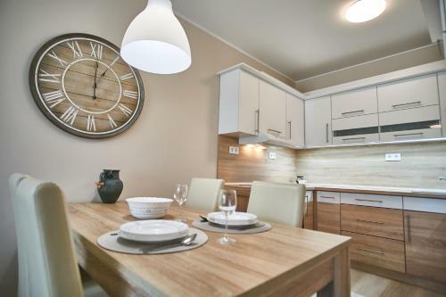 Az�r Apartments - Hostaid