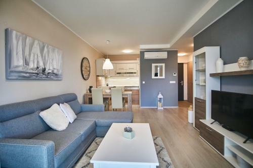 Az�r Apartments - Hostaid