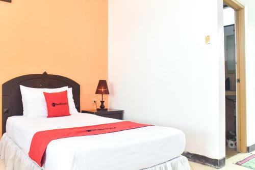 Reddoorz Plus @ Tirta Kencana Hotel