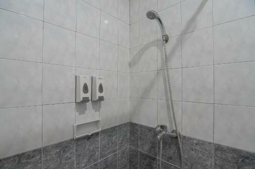 Hotel Reddoorz Near Setrasari Mall 2