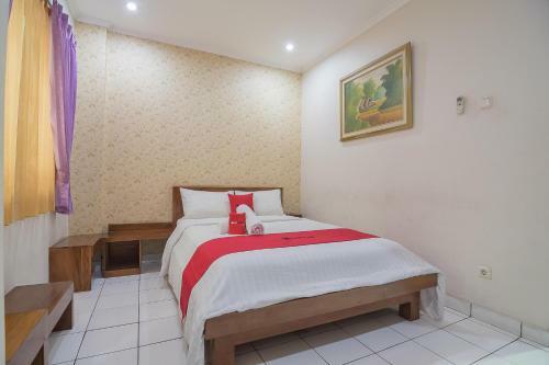 Hotel Reddoorz Near Setrasari Mall 2
