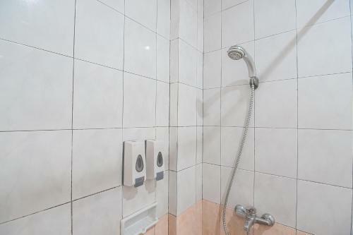 Hotel Reddoorz Near Setrasari Mall 2