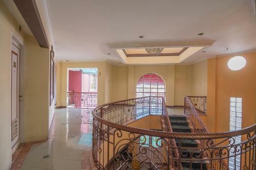 Hotel Reddoorz Near Setrasari Mall 2