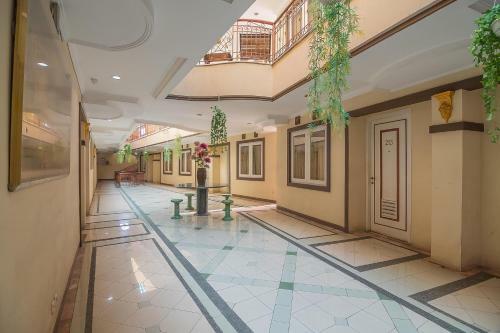 Hotel Reddoorz Near Setrasari Mall 2