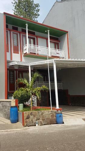 Jun House - Dago Pakar