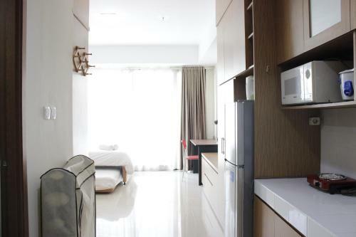 Comfortable Studio At Beverly Dago Apartment Near Itb By Travelio
