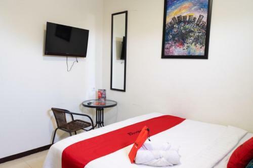 Hostal Reddoorz Near Setrasari Mall 4