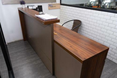 Hostal Reddoorz Near Setrasari Mall 4