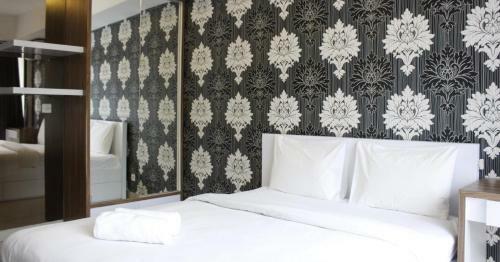 Minimalist Studio Room @ Beverly Dago Apartment By Travelio