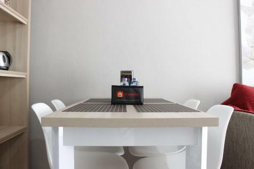 Modern & Stylish 2br At Gateway Pasteur Apartment By Travelio