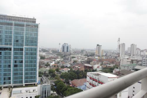 Comfy Studio Apartment At Tamansari Tera Residence By Travelio