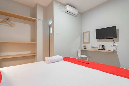 Hotel Reddoorz Plus @ Karapitan Street