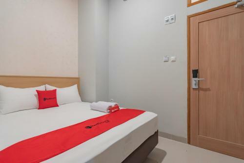 Hotel Reddoorz Plus @ Karapitan Street