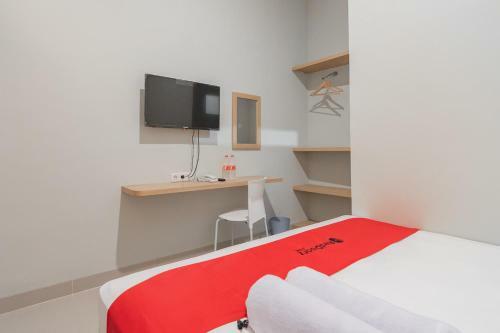 Hotel Reddoorz Plus @ Karapitan Street