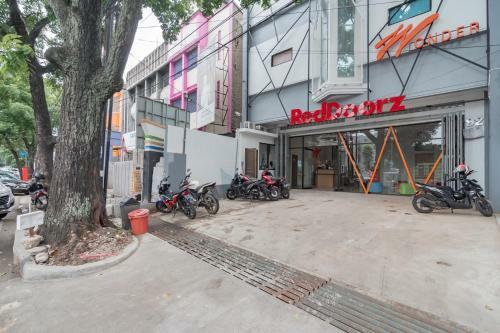 Hotel Reddoorz Plus @ Karapitan Street