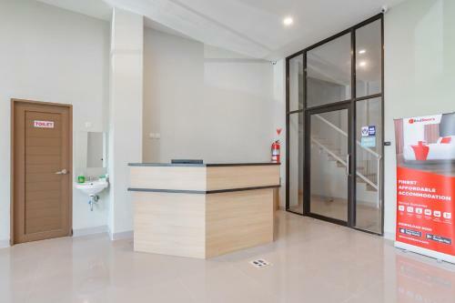 Hotel Reddoorz Plus @ Karapitan Street