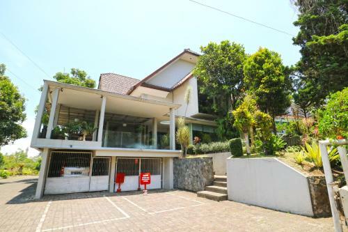Hostal Reddoorz Near Upi Setiabudi 2