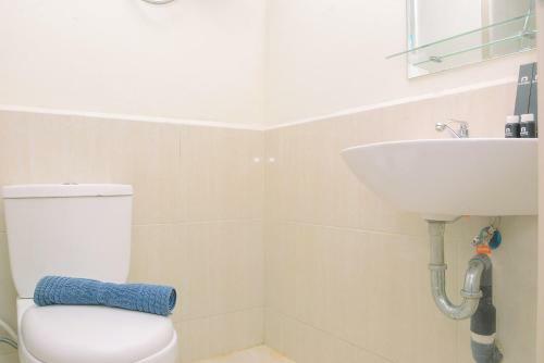 Comfortable 2br At Meikarta Apartment By Travelio