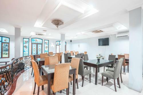 Oyo 686 Bunga Karang Hotel
