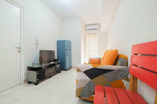 Minimalist 2br Apartment The Springlake Summarecon By Travelio