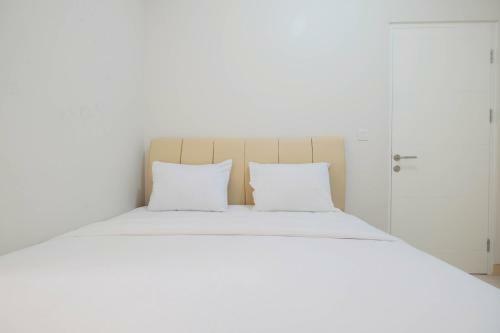Minimalist 2br Apartment The Springlake Summarecon By Travelio