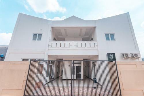 Hotel Oyo Life 2658 Kost Rasyamada
