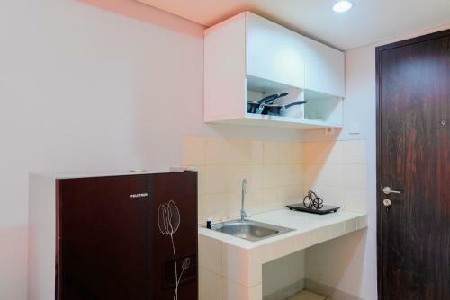 Simple Studio Apartment At Serpong Greenview By Travelio