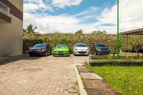 Hotel Oyo 2947 Cluster Harris Home Stay & Kos