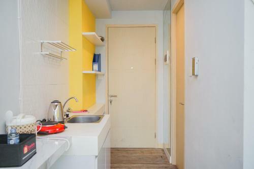 Studio Apartment With City View At Tree Park By Travelio