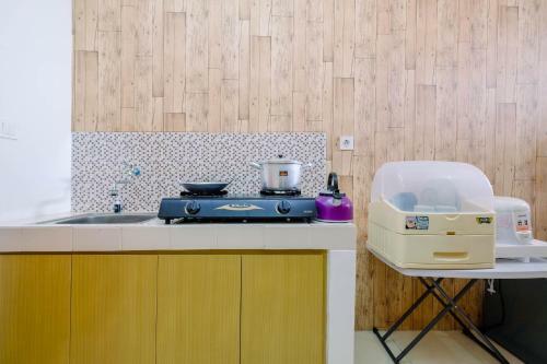 Comfy And Trendy Studio At Dave Apartment By Travelio
