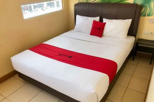 Hotel Reddoorz @ Iodium Residence Cikarang