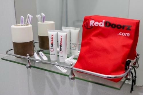 Hotel Reddoorz @ Iodium Residence Cikarang