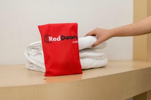 Hotel Reddoorz @ Iodium Residence Cikarang